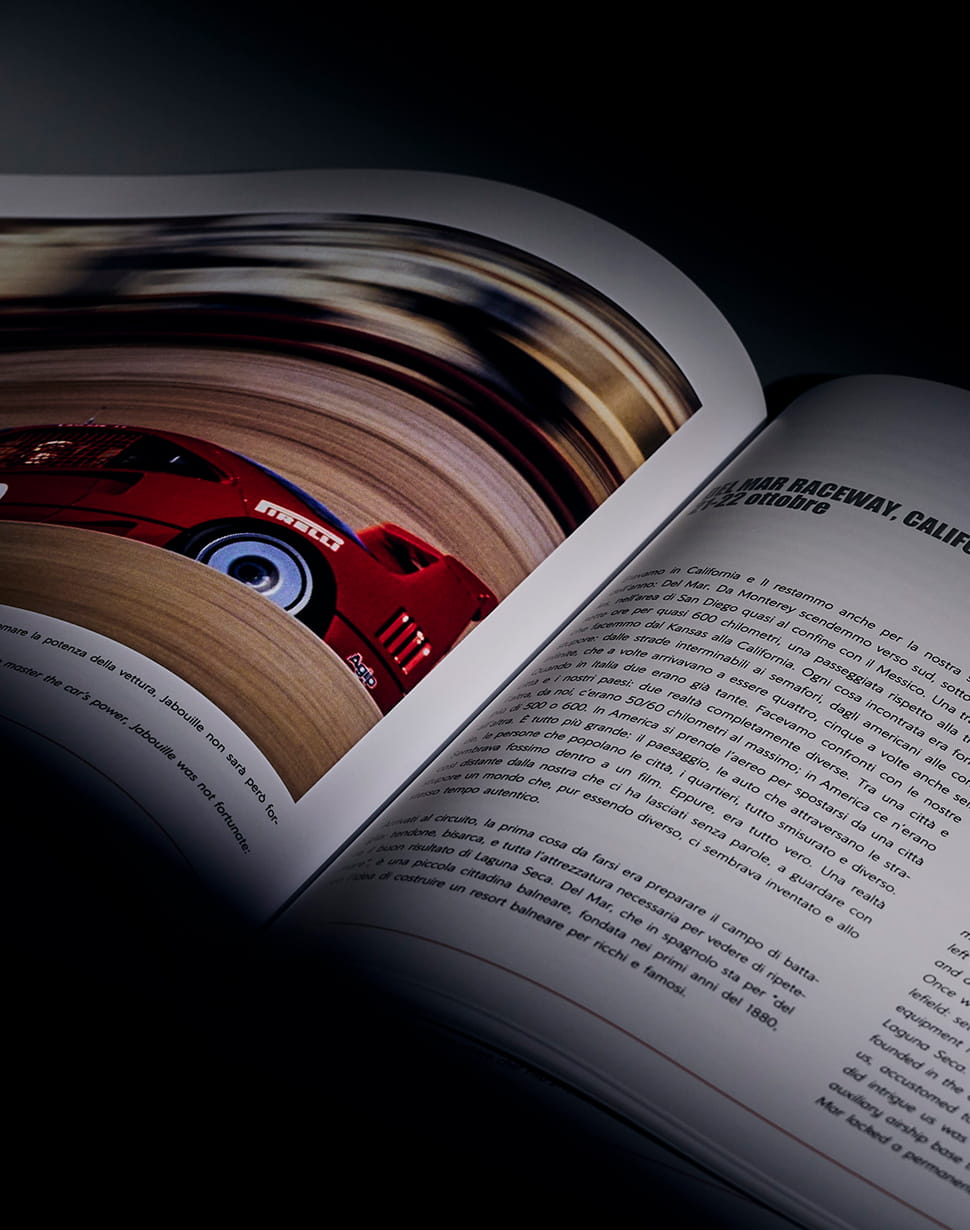 Pagina del libro con foto della Ferrari F40 in movimento e testo sul Del Mar Raceway in California